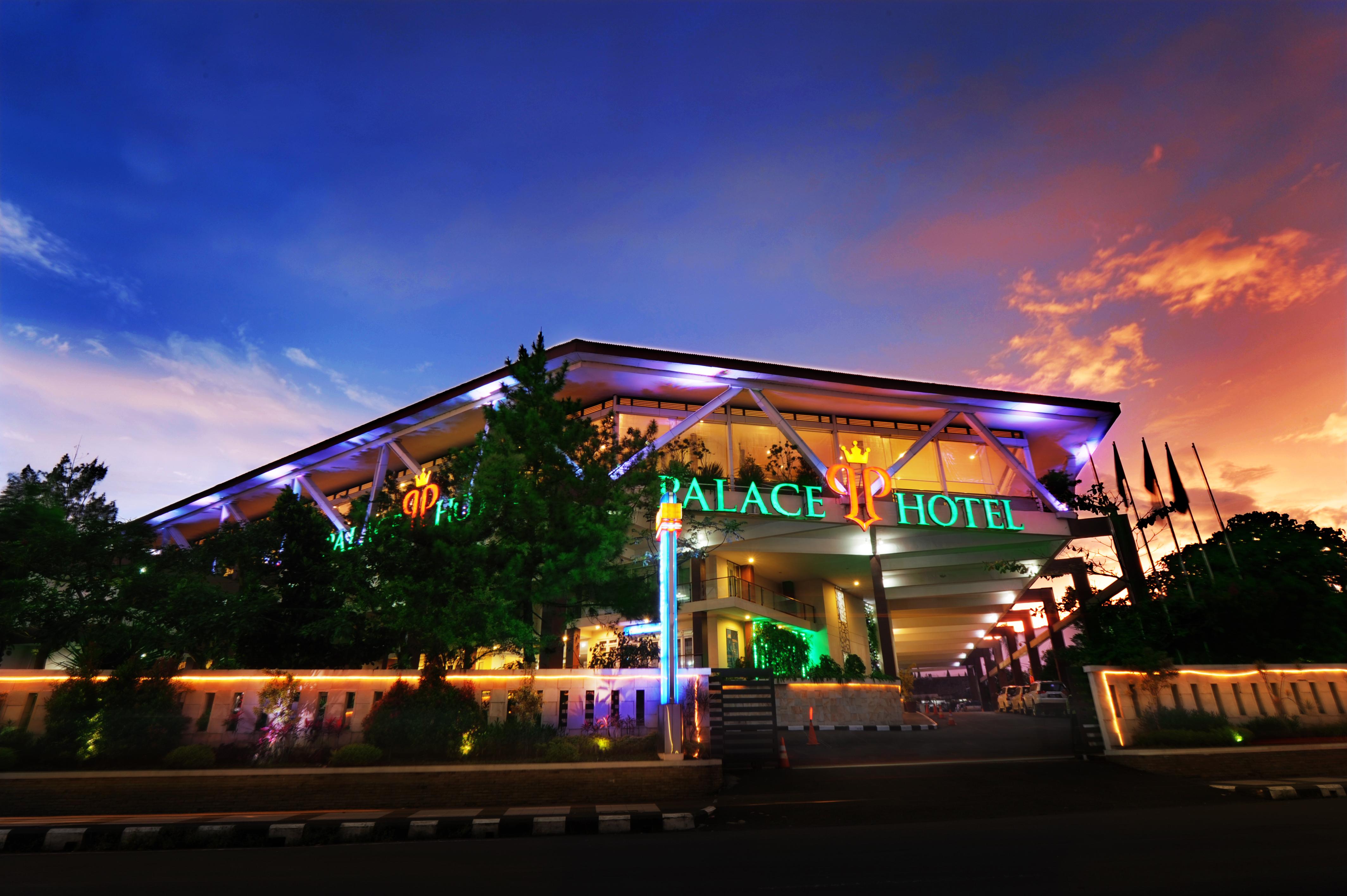 Palace Hotel Puncak Bagian luar foto